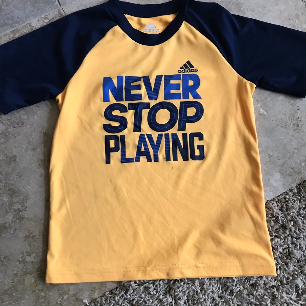 Boys Adidas 4T Shirt & Short Set - Picture 2 of 4